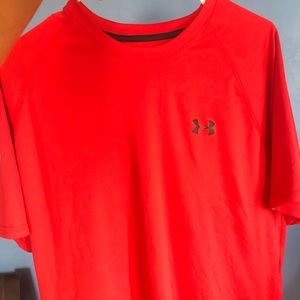 Excellent under armour shirt